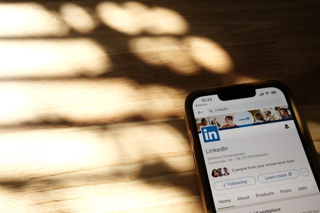 Add Online Certifications to Your LinkedIn Profile the Right Way