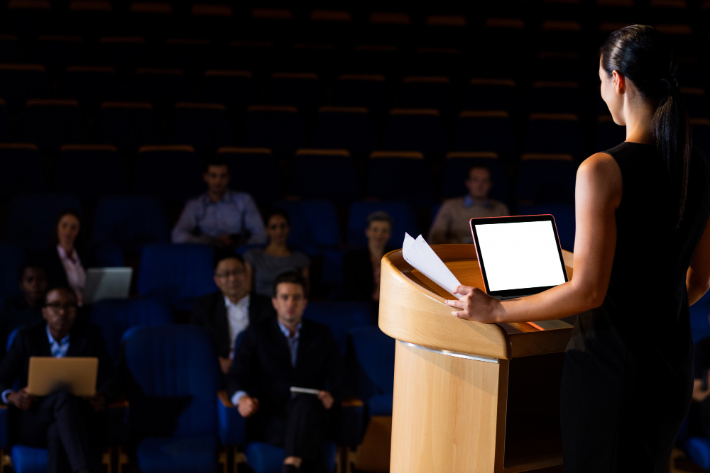 Master Note-Free Speaking: Engage & Captivate Audiences