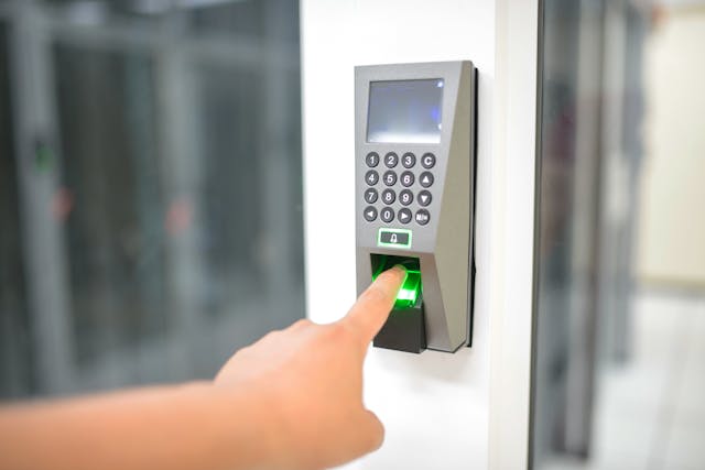 PIC Microcontroller Make an Electronic Door Lock System